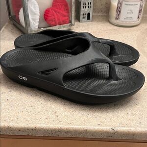 OOFOS Women's Black Sandals